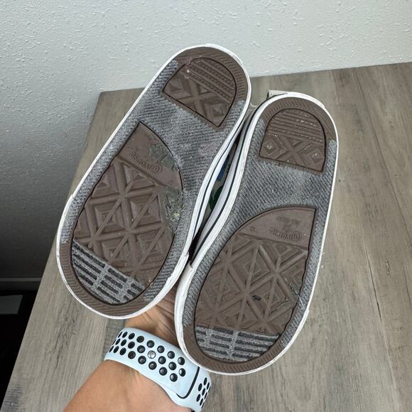 (Toddler size 7) Kids Dino Converse - Picture 4 of 6